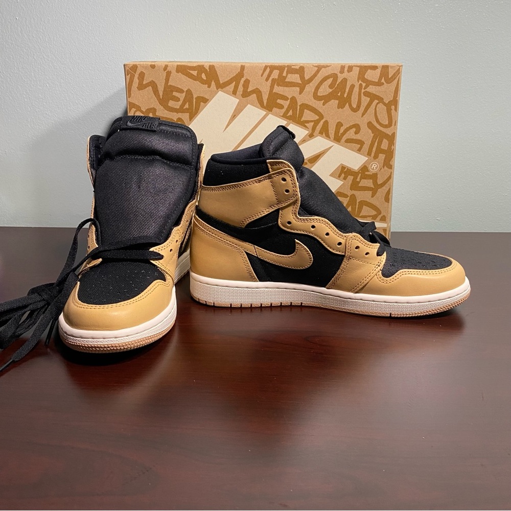 🚫SOLD🚫 Nike Air Jordan 1 Retro High OG ‘Heirloom’ - Picture 7 of 12